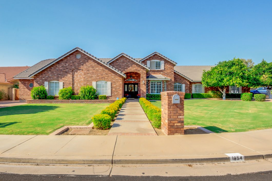 Beautiful Friendly Cove Home