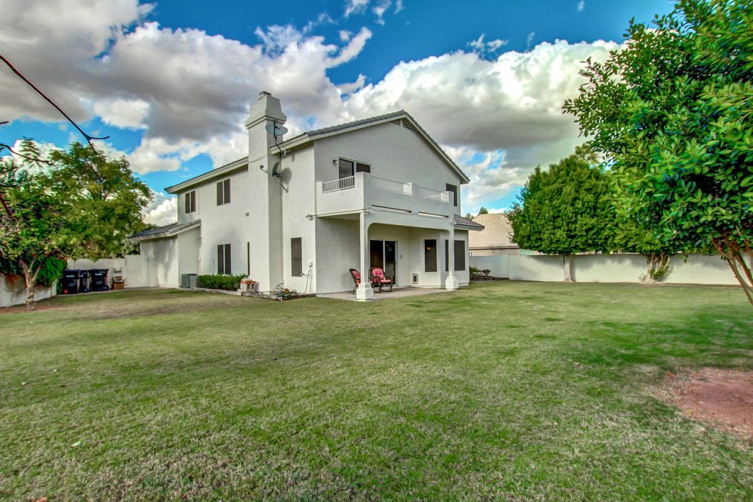 large back yard Val Vista Lakes