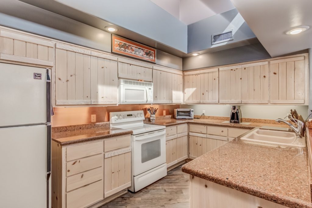 6411 S River kitchen