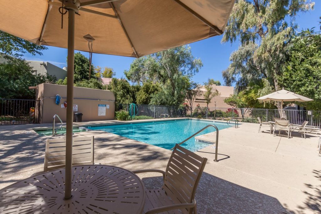 6411 S River community pool