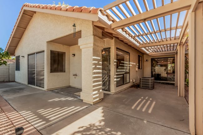 1066 E Chilton patio